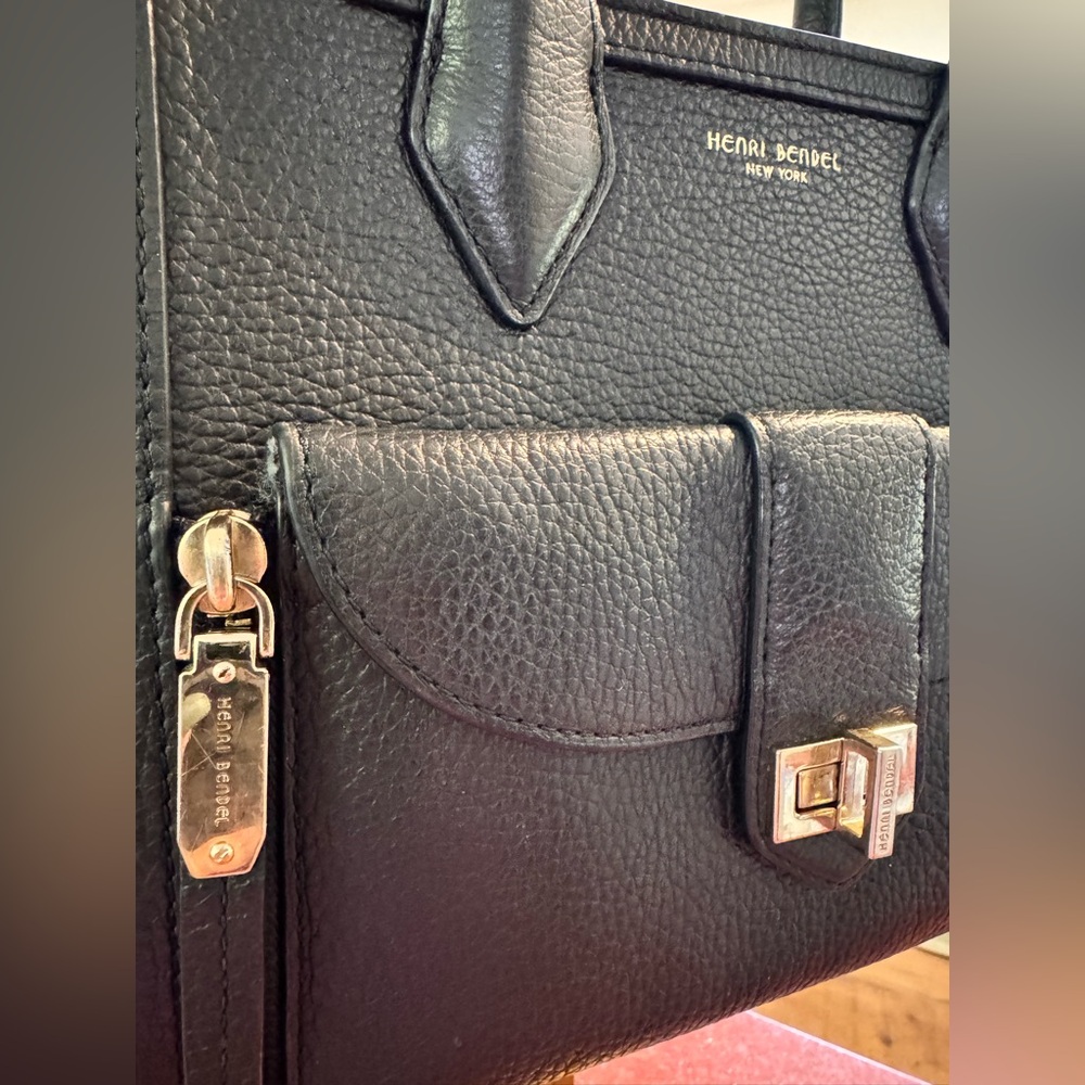 Henri Bendel Leather Black 2 in 1 Satchel w/removable crossbody - Picture 3 of 8